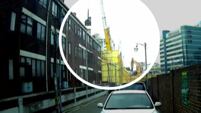 버스 덮친 크레인 '날벼락'...1명 사망·15명 부상 / YTN