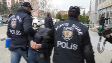 Başlarında kaskla gelip iş yeri sahibini öldüresiye dövdüler