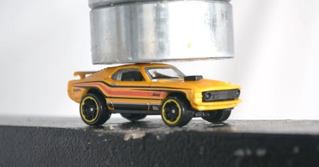 Hydraulic Press Crushing Model Car!