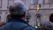El Ayuntamiento de Barcelona cuelga un lazo amarillo para reclamar la libertad de los políticos presos