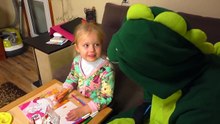 Играем в доктора С УКОЛАМИ! Сыпь от Конфет. Док