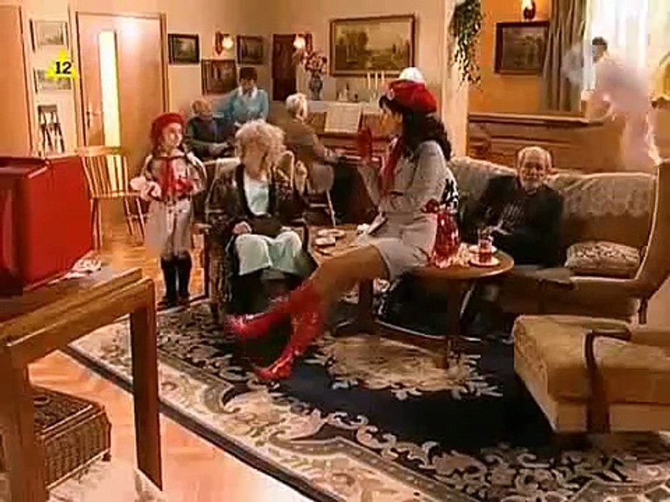 Niania S02E15 ''Klątwa Czerwonego Kapturka'' 2006