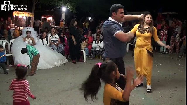 Roman Yenge Ve Roman Enişte Sahneye Çıkıp İzmirli Romanların Düğününü Coşturuyor