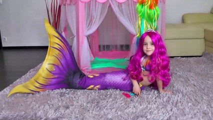 Live Mermaids Swimming in Our Pool! Magic Transformation-Little Gi