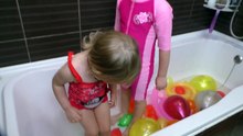 Челлендж. ЛОПАЕМ ШАРИКИ с Водой .Лопаем Разноцветные Ш