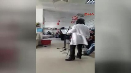 İzmir-Kemoterapi Servisinde Doktor Kerimoğlu Zeybeği Oynadı