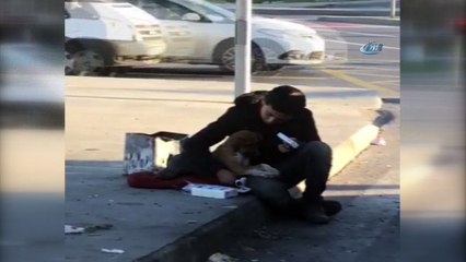 Trafik ışıklarında mendil satan çocuktan duygulandıran hareket