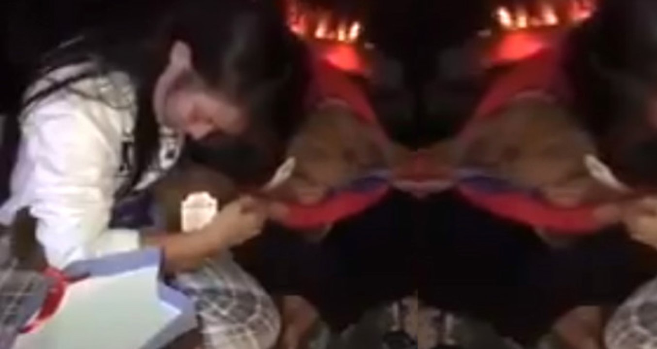 Unutulmaz Bir Yılbaşı Hediyesi! Ölen Babalarının Kokusu ve Sesini Duyunca Gözyaşlarına Boğuldular