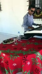 ‘Another Brick in The Wall’ şarkısını kafasına göre okuyan dayı