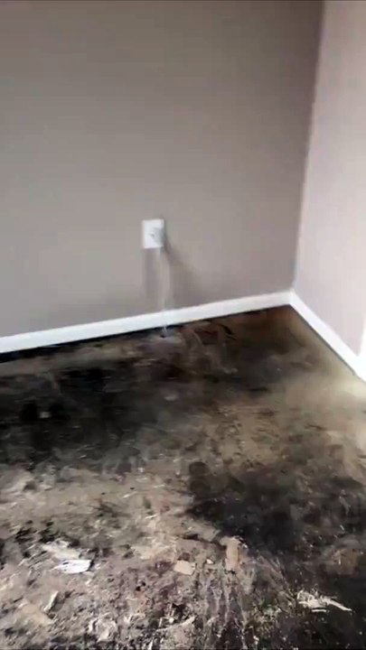 Quand tu vois de l'eau s'écouler de ta prise electrique c'est jamais bon signe