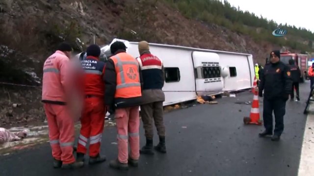 Ankara - İstanbul Otobanında Otobüs Devrildi: 2 Ölü, 20 Yaralı