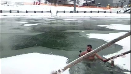 İddiayı Kaybetti, Donmuş Göle Girdi