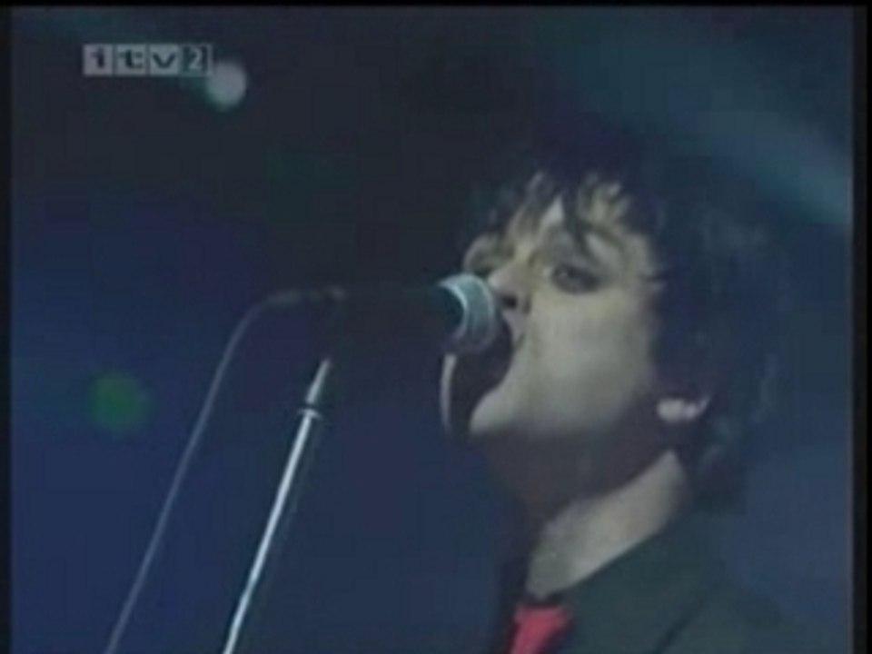 Green Day - American Idiot (Live @ The Grammy's)