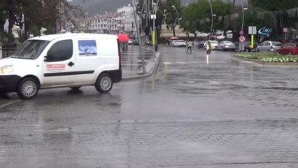 Marmaris'te Kuvvetli Fırtına Hayatı Olumsuz Etkiledi