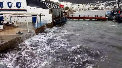 Bodrum'da lodos etkisini gösteriyor