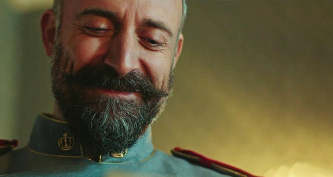 Beşiktaşlı Taraftarlar, Cenk Tosun'a Halit Ergenç'in Fotoğrafıyla Veda Etti