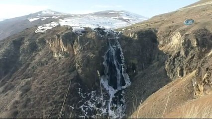 Susuz Şelalesi’nin Buzları Çözüldü