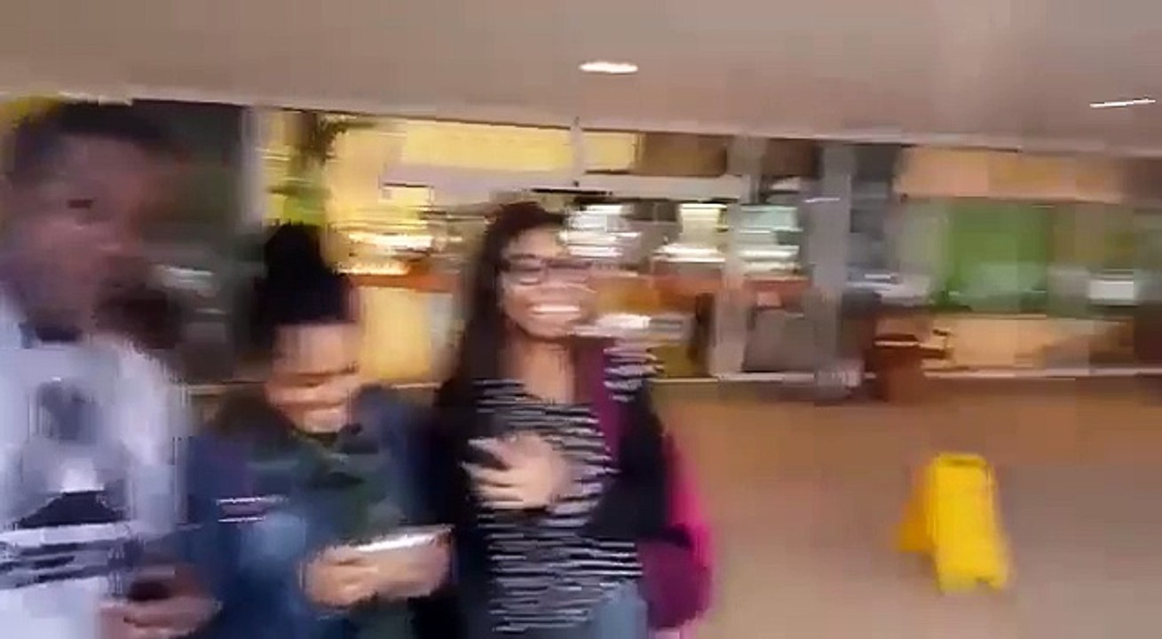 Feminista_burra_xinga_Bolsonaro_e_ele_deixa_ela_sem_argumentos[baixavideos.com.br]