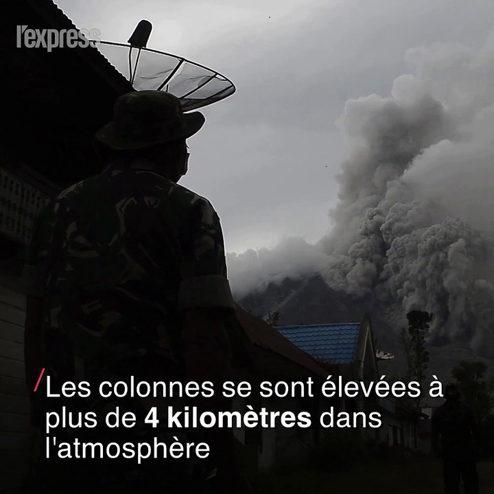 Le volcan Sinabung crache des kilomètres de cendres