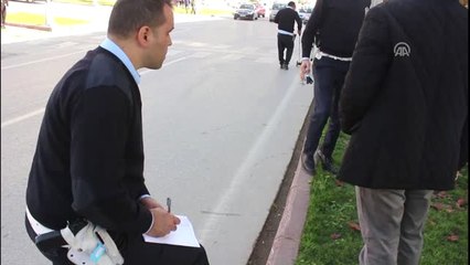 Otomobilin Çarptığı İki Lise Öğrencisi Yaralandı