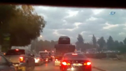 Tır Dorsesinin Üzerinde Otomobili Böyle Taşıdılar