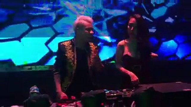 Bạn gái Khắc Việt khoe vòng một khủng