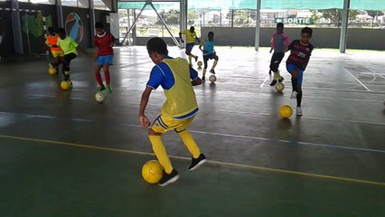 Ball Mastery méthode coever , lors du stage école de foot de décembre ,  la relève en action !!!!