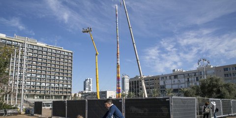 Une tour de 36 mètres en Lego en hommage à un petit garçon mort d'un cancer à 8 ans
