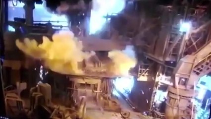 현대제철 포항공장 80톤 전기로서 폭발사고...인턴 직원 화상 / YTN