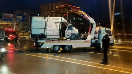 Minibüs takla attı:3 yaralı