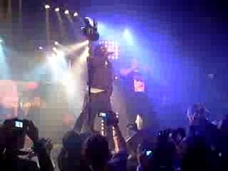 Will.I.Am "Heartbreaker vs. Put Your Hand Up" au Showcase