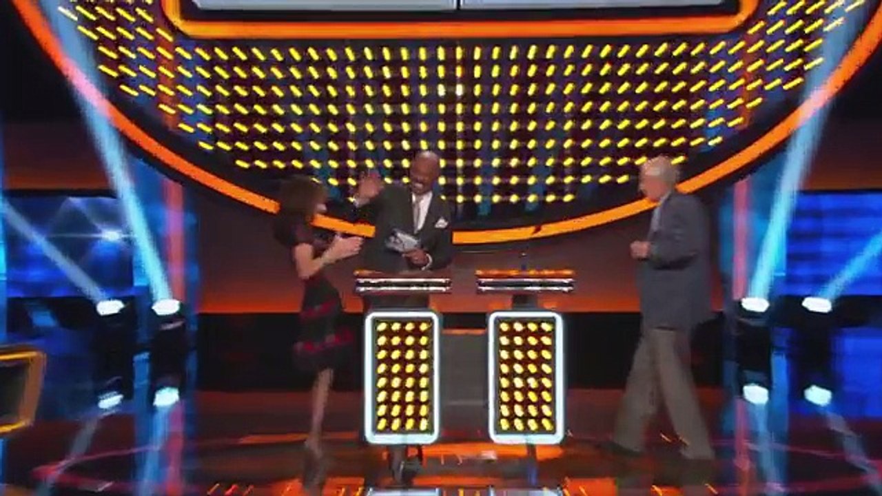 Robin McGraw Embarrasses Dr. Phil Celebrity Family Feud