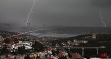 Meteoroloji Uyardı: İstanbul'da Öğle Saatlerinden İtibaren Sağanak Yağış Bekleniyor