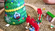 THOMAS AND FRIENDS CHRISTMAS IN AUGUST TRACK! Thomas Train with Brio _ Fun Toy Trains f
