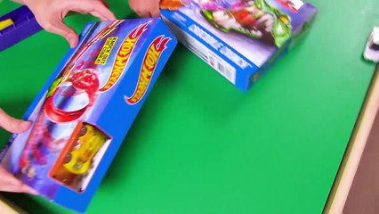 Cars for Kids _ Hot Wheels Fast Lane Cobra Coil with Minecr