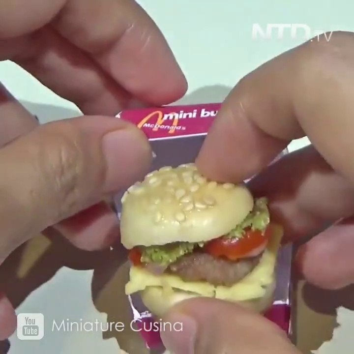 Ca vous dit de prendre un mini McDo... Mini burger, mini frite...