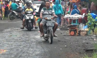 Panggung Dangdut Tak Ada, Pungli Di Mana - Mana