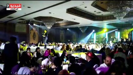 فيديو.. مصطفى حجاج يغنى "يا منعنع" احتفالا بالعام الجديد