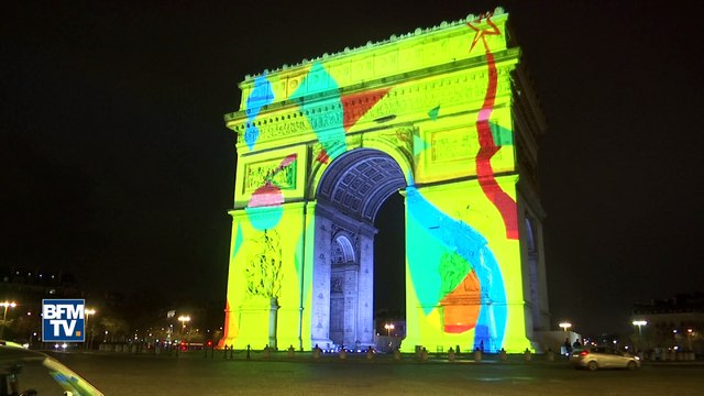 Avant le feu d'artifice du nouvel an, répétition générale sur les Champs-Elysées