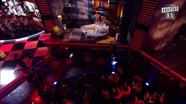 Жена застукала мужа с Дедом Морозом - Новогодний Вечерний Киев 2017