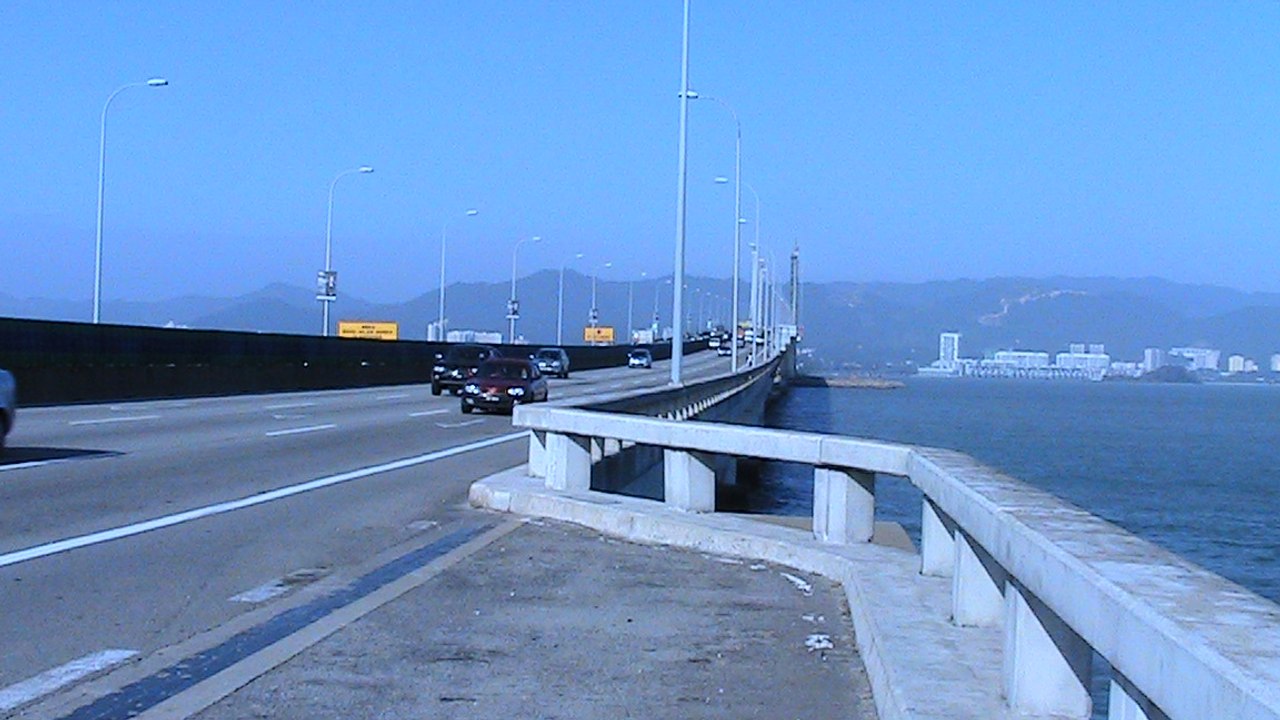 Crossing the Penang Bridge - 13.5 km - Georgetown, Malaysia Holidays