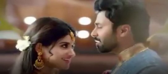 ஜிமிக்கி கம்மல் பாடலுக்கு ஆடும் ஓவியா..