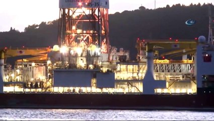 Türkiye'nin İlk Sondaj Gemisi Çanakkale Boğazı'ndan Geçti