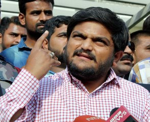 ಗುಜರಾತ್ ಉಪಮುಖ್ಯಮಂತ್ರಿ ನಿತಿನ್ ಭಾಯ್ ಪಟೇಲ್ ಗೆ ಬಿಜೆಪಿ ಬಿಡಿ ಎಂದ ಹಾರ್ದಿಕ್ ಪಟೇಲ್ | Oneindia Kannada