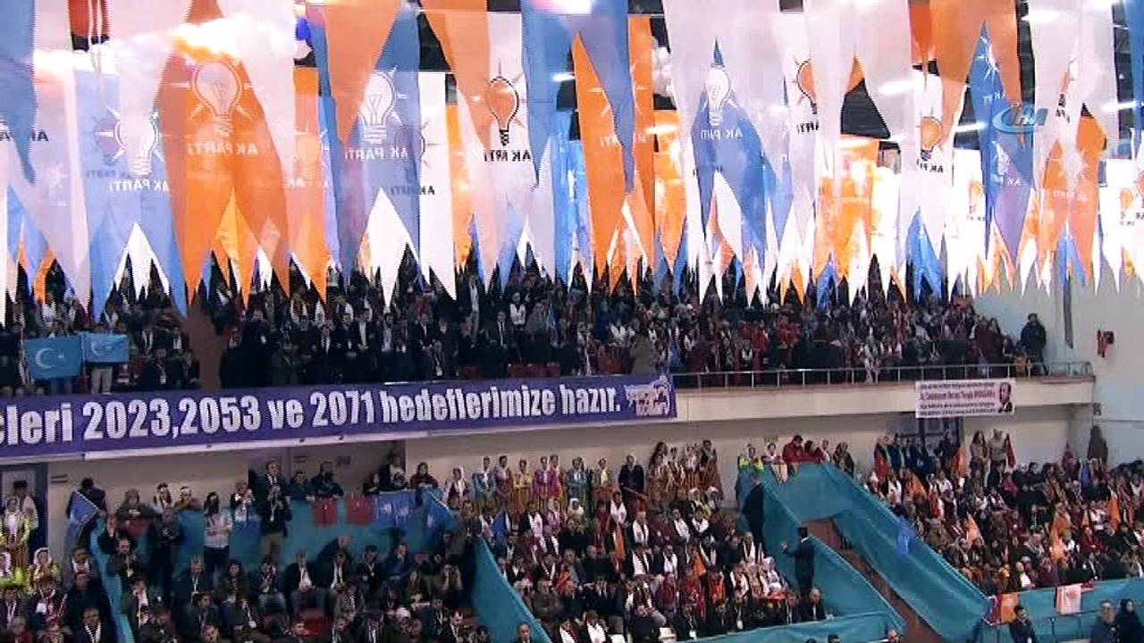 Cumhurbaşkanı Erdoğan: 'Dün zalimin adı rejimdi, dün zalimin adı DEAŞ'tı, bugün zalimin adı YPG/PYD'dir. Biz DEAŞ'a ne yaptıysak bu örgüte de aynısını yapacak ve mutlaka sınırlarımızın ötesini güvenli hale getireceğiz'