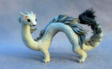 Loài vật có bộ lông trắng tuyết và khả năng thôi miên làm bất động con mồi