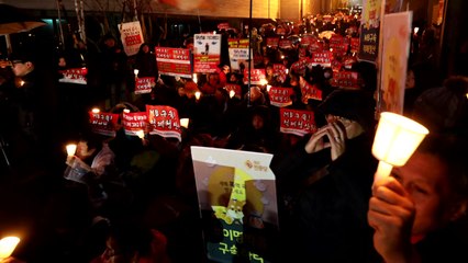 시민단체, 이명박 前 대통령 자택 앞 촛불집회 / YTN