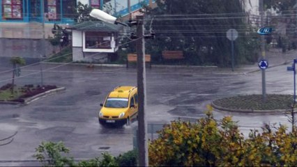 Alanya’da hortum ve sağanak yağış hayatı felç etti