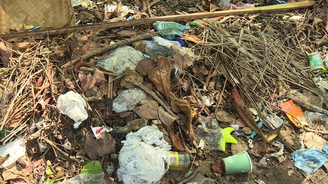 A Bali, un océan de déchets envahit les plages