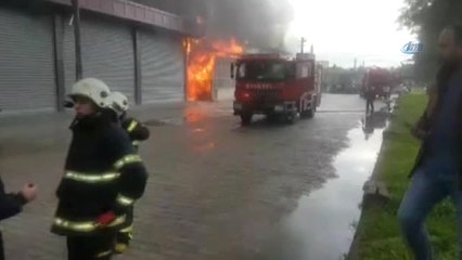 Nazilli'de Depo Yangını Paniğe Neden Oldu